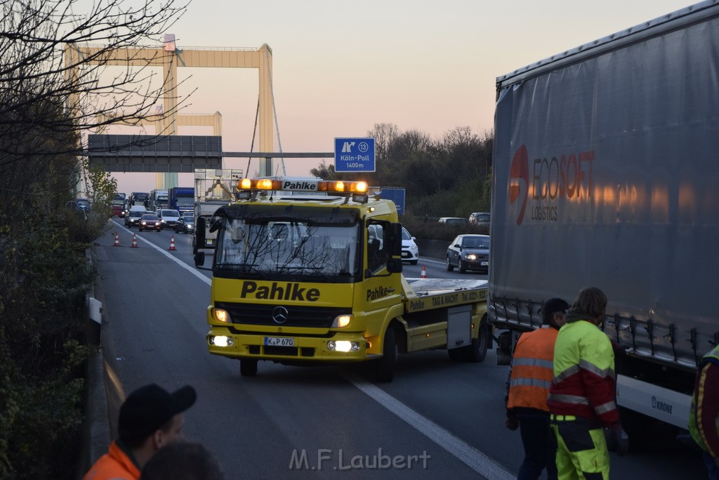 VU LKW A 4 Rich Aachen hinter Rodenkirchener Bruecke P24.JPG - Miklos Laubert